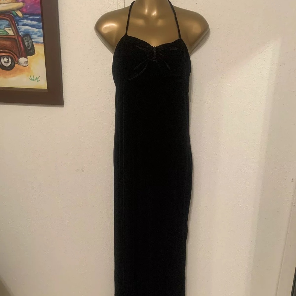 EZEN Special Ocacion Velvet Fabric Long Black Dress Hater Neck Open Side